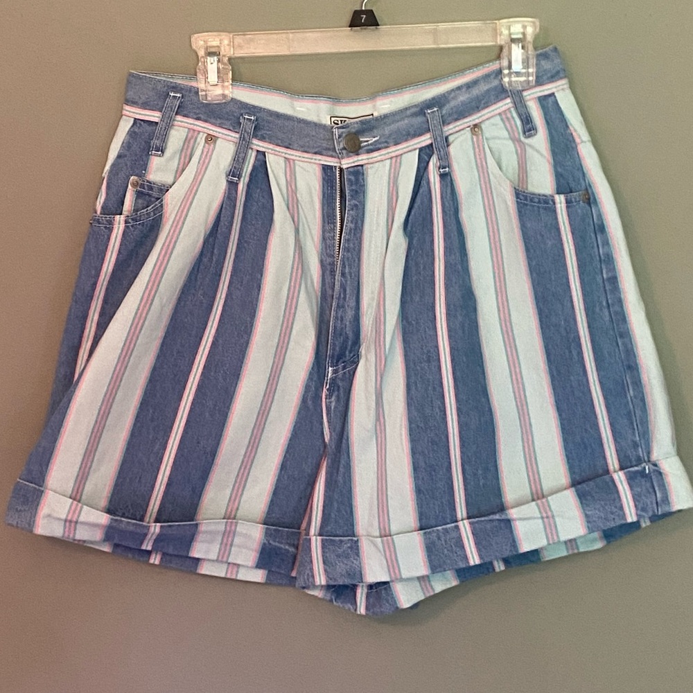 80s women's skoozi shorts. Womens size 13 but run kinda small like a 12.